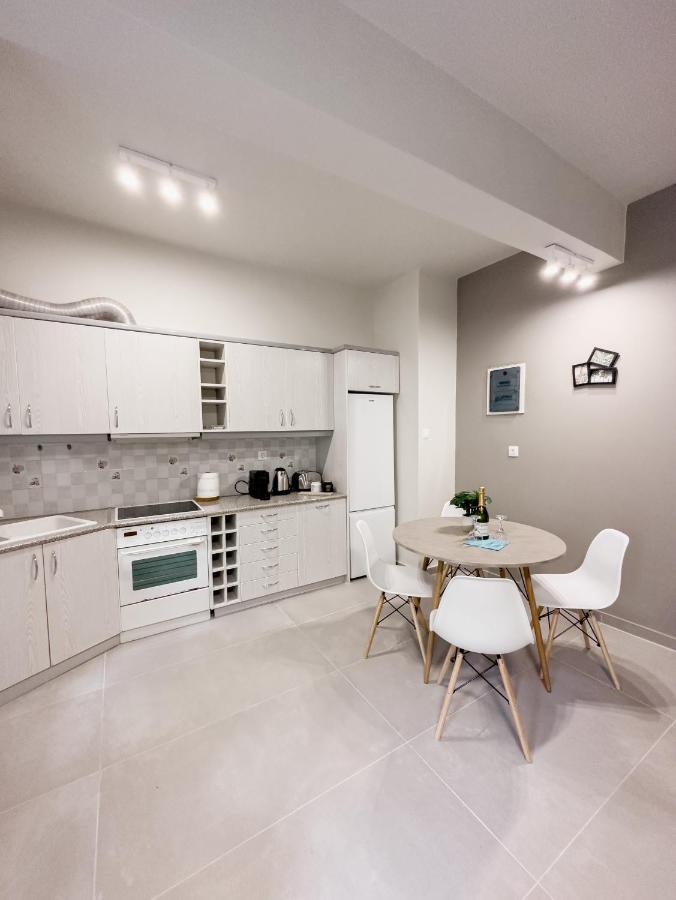 Metro Chic Haven: Modernized Urban Studio Near The Tram Athene Buitenkant foto