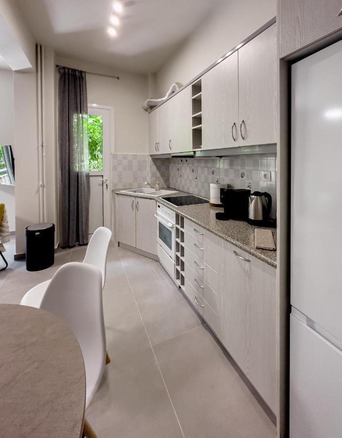 Metro Chic Haven: Modernized Urban Studio Near The Tram Athene Buitenkant foto